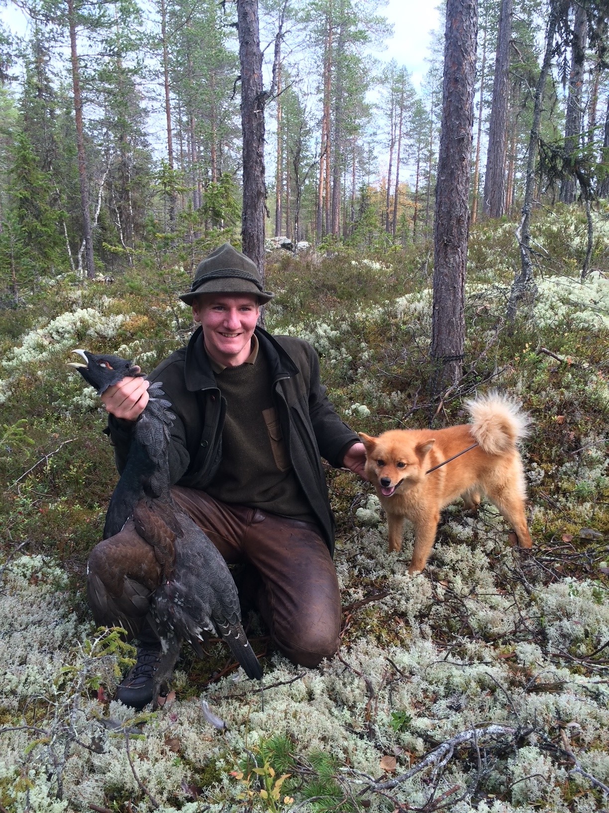 auerhahn, schweden, jagen, nordic footprints, auerhahnjagd, Birkwild,Waldvogeljagd,Jagd,Jagdreisen,Angelreisen,Angeln,Fliegenfischen, Zinnfischangeln,Forelle,Saibling,Veranstalter,Pirschführer,Angelguide,Auerhahn,Birkhahn,Schneehuhn,Hahnenjagd,Rauhfusshühner,Äsche,Schweden,fischen Äsche,Angeln Schweden,jagen Schweden, Trophäenjagd für Birkhahn und Auerhahn